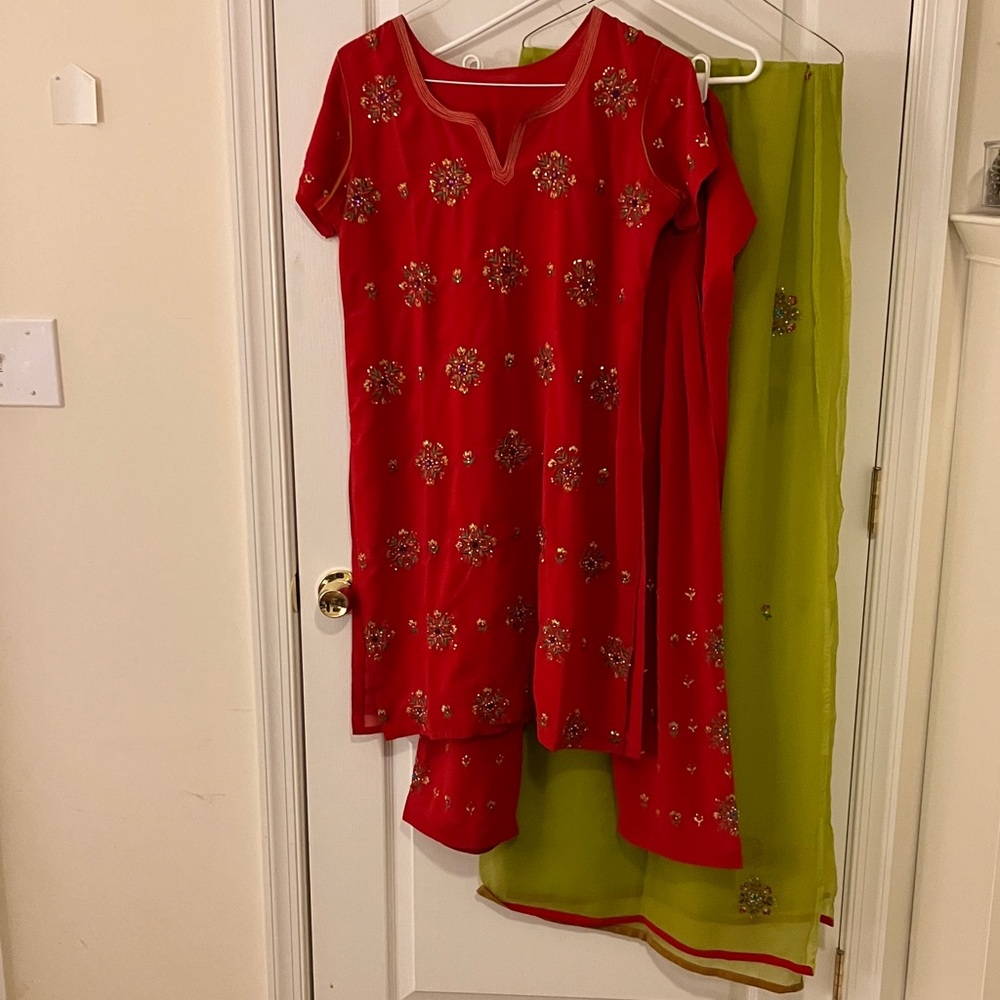 Embroidered 3 piece Set Salwar Kameez
